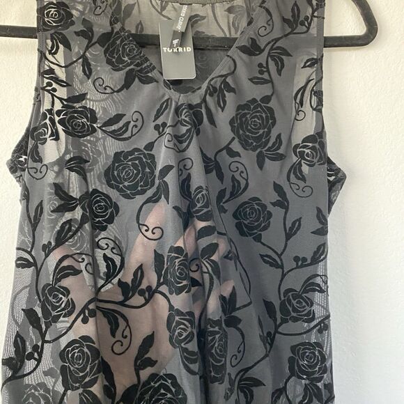 Torrid Black Flocked Rose Mesh V-Neck‎ Bodysuit Semi-Transparent 1X Whimsigoth - Picture 6 of 9